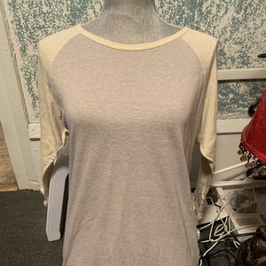⭐️ 3/$20.00 Women’s top